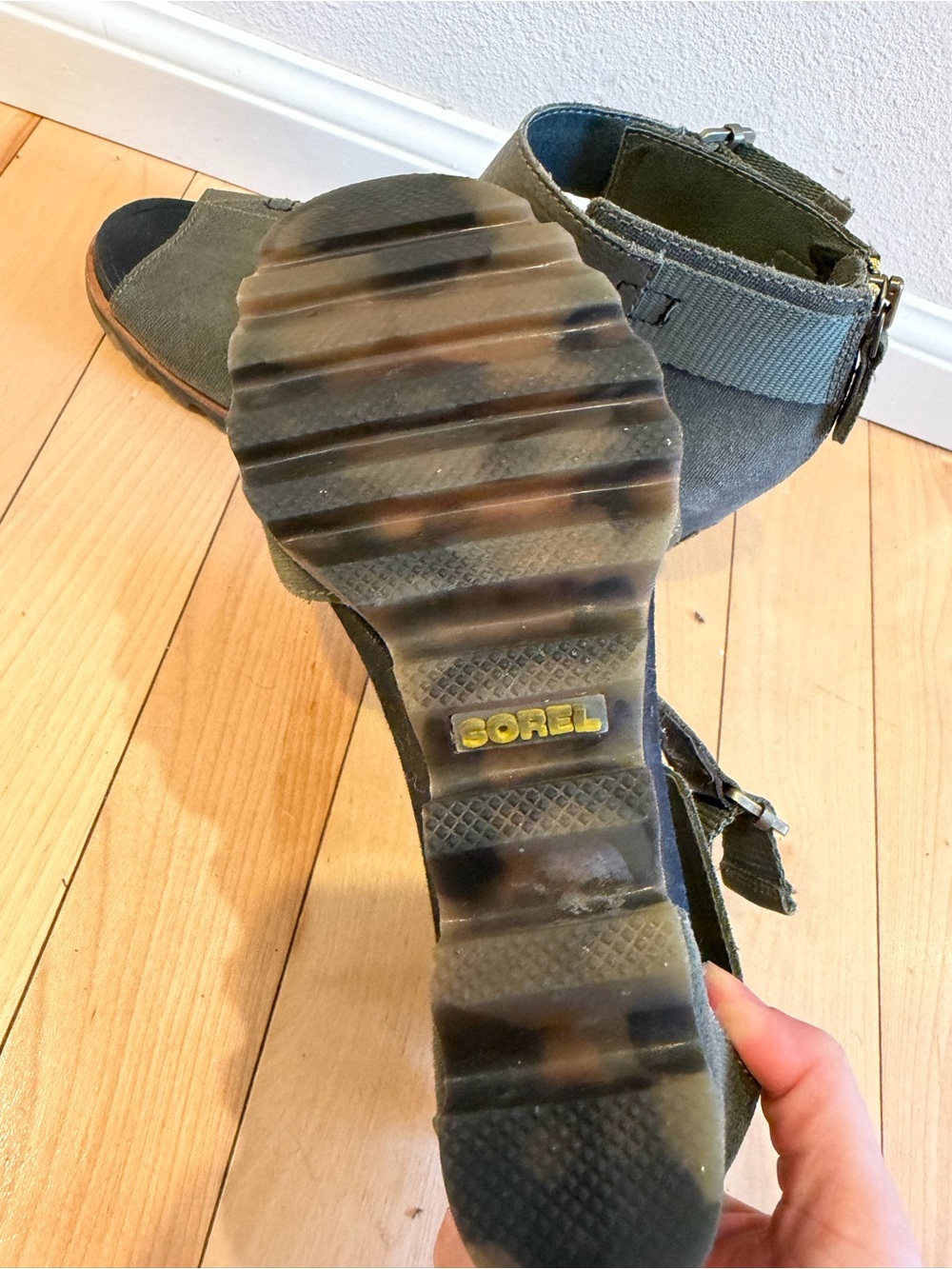 Sorel Joanie II ankle strap wedge sandal, in a forest green color - Picture 4 of 5